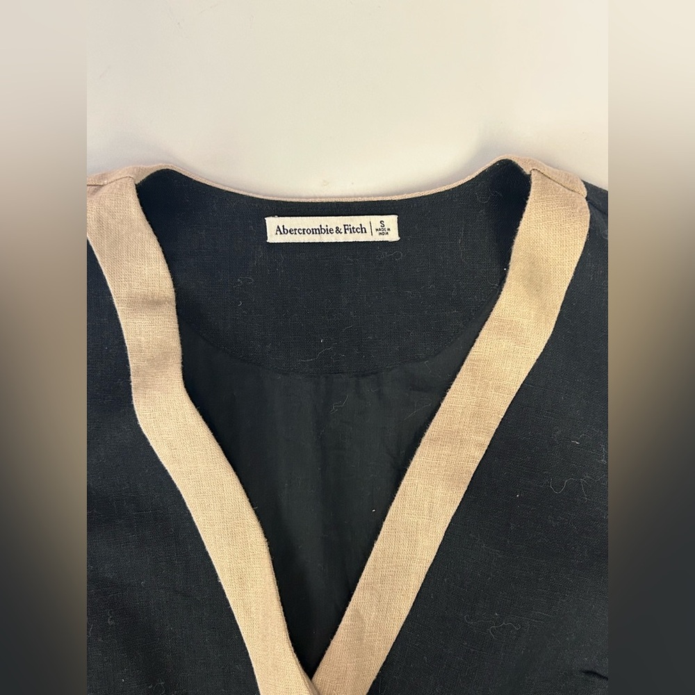 A&F Linen Color Block Vest - Picture 4 of 4